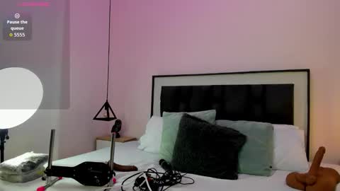 Ayla online show from 10/22/25, 02:34
