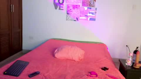 aylah_beckham online show from 04/18/26, 11:47