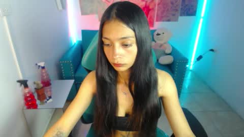 aylanny_m online show from 11/21/25, 04:27