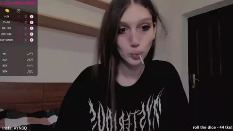 Snapshot of ayn3q chatting on 12/15/24, 01:43 AYNEK        fansly  online show from 12/15/24, 01:43