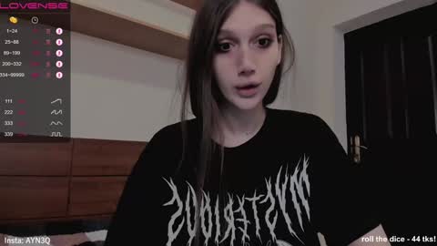 Snapshot of ayn3q chatting on 12/19/24, 02:12 AYNEK        fansly  online show from 12/19/24, 02:12