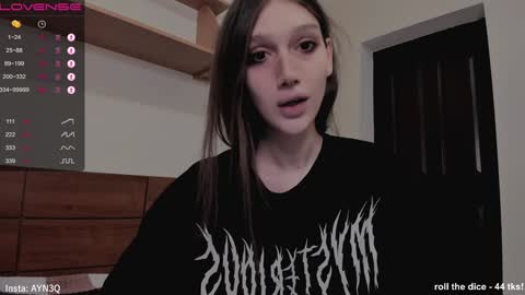 Snapshot of ayn3q chatting on 12/21/24, 01:26 AYNEK        fansly  online show from 12/21/24, 01:26