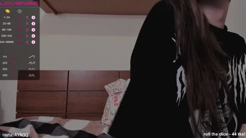 Snapshot of ayn3q chatting on 12/23/24, 02:02 AYNEK        fansly  online show from 12/23/24, 02:02