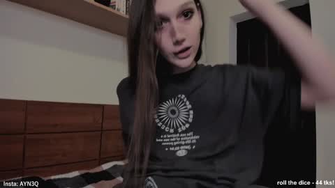 Snapshot of ayn3q chatting on 01/16/25, 05:23 AYNEK        fansly  online show from 01/16/25, 05:23