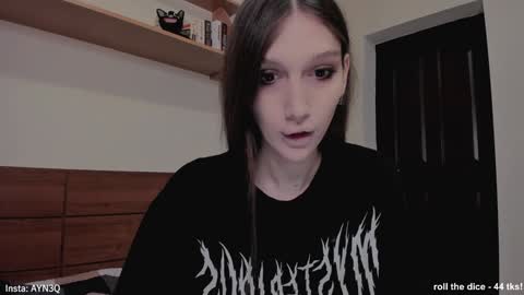 Snapshot of ayn3q chatting on 01/18/25, 04:31 AYNEK        fansly  online show from 01/18/25, 04:31