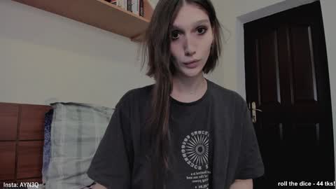 Snapshot of ayn3q chatting on 02/04/25, 08:02 AYNEK        fansly  online show from 02/04/25, 08:02