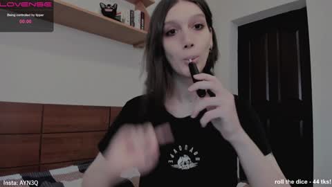 Snapshot of ayn3q chatting on 02/08/25, 09:35 AYNEK        fansly  online show from 02/08/25, 09:35