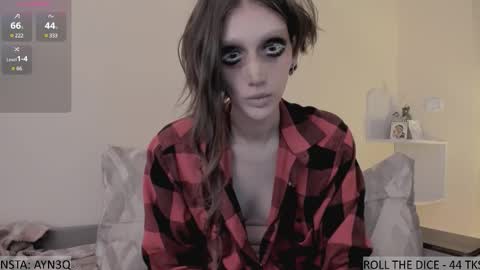 Snapshot of ayn3q chatting on 09/28/25, 04:56 AYNEK        fansly  online show from 09/28/25, 04:56