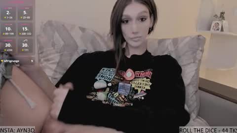 Snapshot of ayn3q chatting on 10/13/25, 10:10 AYNEK        fansly  online show from 10/13/25, 10:10