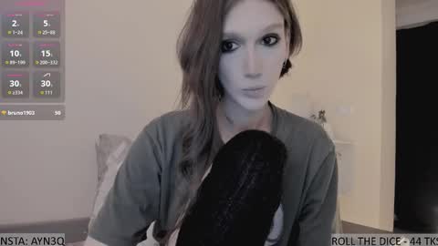 Snapshot of ayn3q chatting on 10/27/25, 01:20 AYNEK        fansly  online show from 10/27/25, 01:20