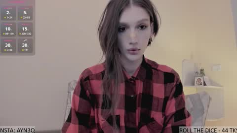 Snapshot of ayn3q chatting on 10/28/25, 07:56 AYNEK        fansly  online show from 10/28/25, 07:56