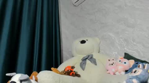 Ayumi online show from 09/29/25, 08:46