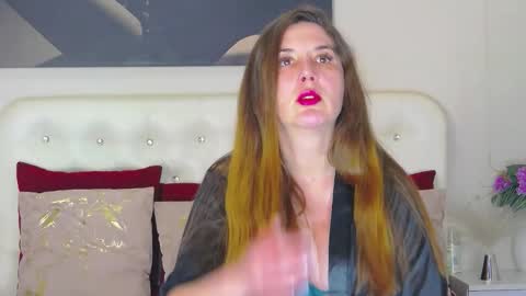 Snapshot of azeliahart chatting on 02/17/26, 05:26 Chiara online show from 02/17/26, 05:26