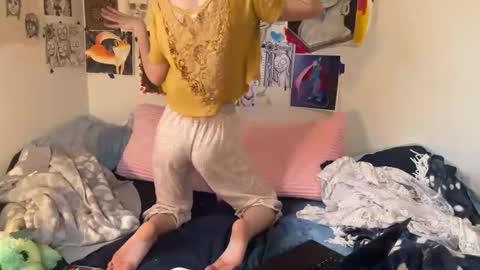 Snapshot of azeraika chatting on 12/02/25, 05:08 Azerai online show from 12/02/25, 05:08