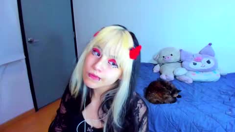 Azu Moure online show from 02/18/25, 10:38