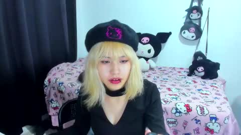 Azu Moure online show from 11/07/25, 02:33