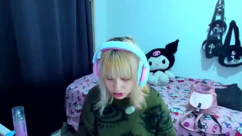 Azu Moure online show from 11/21/25, 04:00