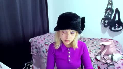 Azu Moure online show from 11/23/25, 01:05