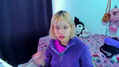 Azu Moure online show from 04/22/26, 08:32