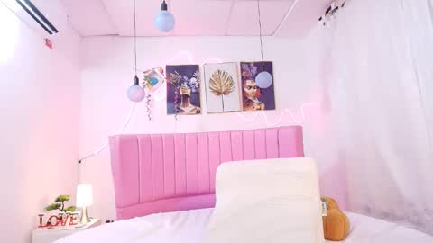 Snapshot of azul_horny chatting on 05/05/26, 01:46 PRINCESS AZUL. online show from 05/05/26, 01:46