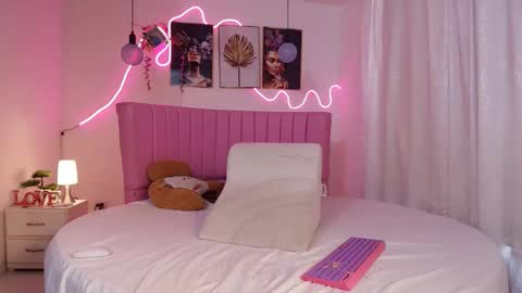 Snapshot of azul_horny chatting on 05/16/26, 10:41 PRINCESS AZUL. online show from 05/16/26, 10:41