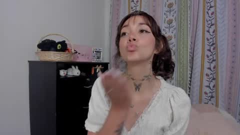 azumi saan online show from 05/05/26, 01:35
