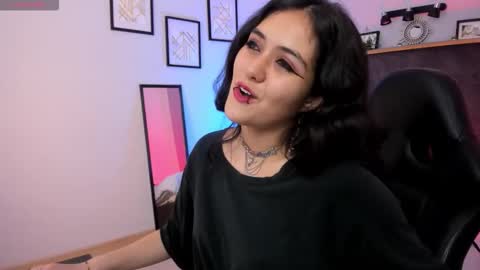 Azurra  online show from 12/17/25, 09:10