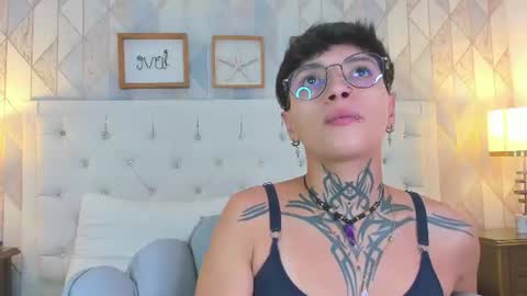 Snapshot of b3k_afrodict chatting on 07/19/26, 03:43 Anny online show from 07/19/26, 03:43