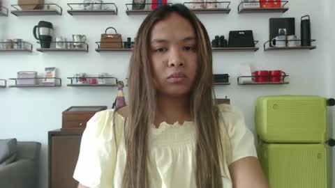 Snapshot of babaeng_sygbin chatting on 10/17/25, 04:59 marie online show from 10/17/25, 04:59