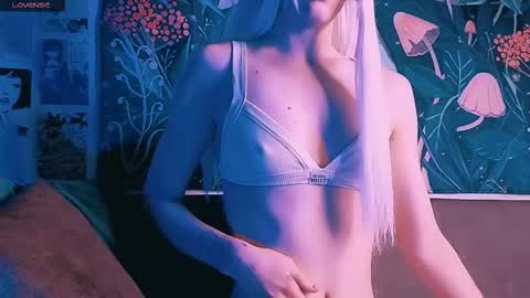 Snapshot of babe_moister chatting on 09/21/25, 08:38 babe_moister online show from 09/21/25, 08:38