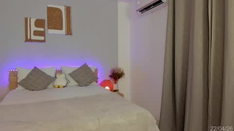 Snapshot of babesexy19_ chatting on 04/23/26, 02:57 itzell online show from 04/23/26, 02:57