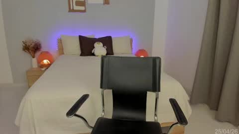 Snapshot of babesexy19_ chatting on 04/25/26, 11:57 itzell online show from 04/25/26, 11:57