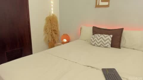 Snapshot of babesexy19_ chatting on 04/29/26, 01:10 itzell online show from 04/29/26, 01:10