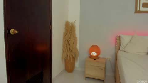 Snapshot of babesexy19_ chatting on 06/02/26, 04:20 itzell online show from 06/02/26, 04:20