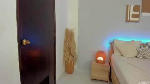 Snapshot of babesexy19_ chatting on 06/04/26, 01:22 itzell online show from 06/04/26, 01:22