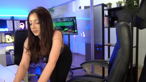 Snapshot of babesgowild chatting on 01/16/26, 05:33 Olivia and Lexi online show from 01/16/26, 05:33