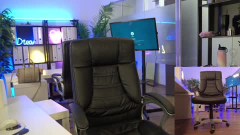 Snapshot of babesgowild chatting on 02/17/26, 05:48 Olivia and Lexi online show from 02/17/26, 05:48