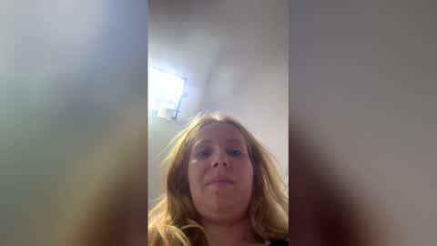 Snapshot of baby_blondee chatting on 05/28/26, 06:05 Baby Blonde online show from 05/28/26, 06:05