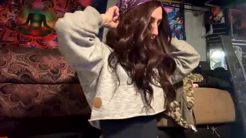 Snapshot of baby_buddha chatting on 12/08/24, 01:13 baby buddha online show from 12/08/24, 01:13