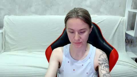 baby_kitte online show from 09/17/25, 03:41