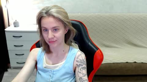 baby_kitte online show from 10/14/25, 03:07