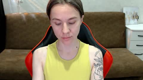 baby_kitte online show from 11/19/25, 04:01