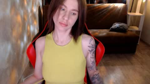 baby_kitte online show from 12/17/25, 04:18