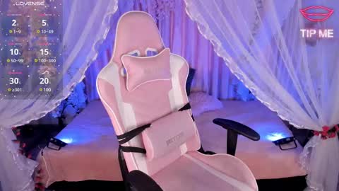 Snapshot of baby_lolli_pop chatting on 02/21/25, 08:38  antonella  online show from 02/21/25, 08:38