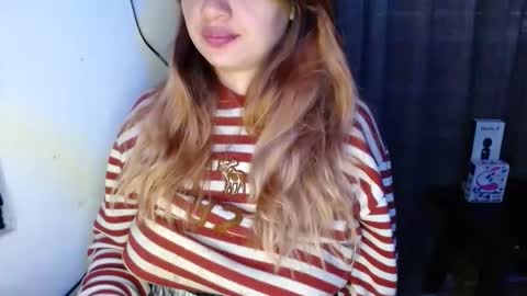 baby_lorenxs online show from 10/23/25, 12:48