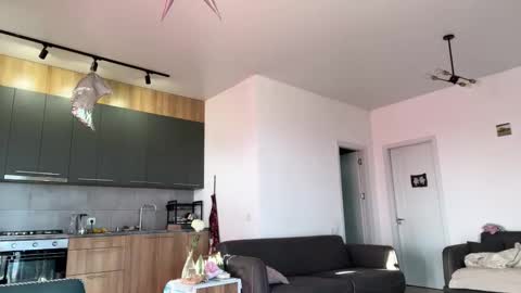 mei online show from 10/23/25, 04:34