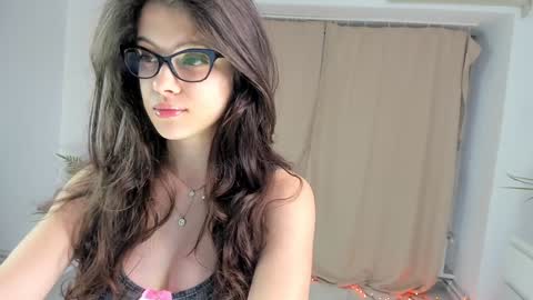 Snapshot of babyaylin chatting on 12/03/25, 06:43 Aylin online show from 12/03/25, 06:43