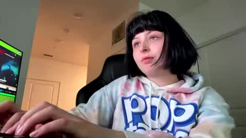 Snapshot of babyblue0194 chatting on 10/23/25, 05:33 babybray online show from 10/23/25, 05:33