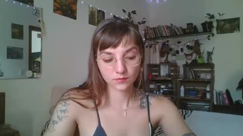 Snapshot of babydemon6 chatting on 12/12/24, 12:33 babydemon6 online show from 12/12/24, 12:33