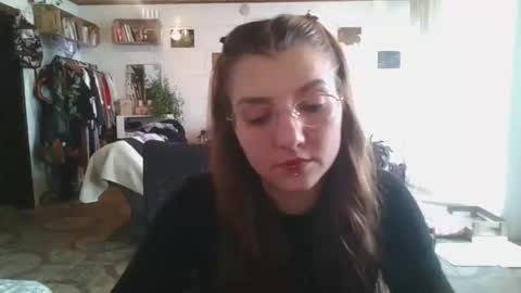 Snapshot of babydemon6 chatting on 10/28/25, 01:47 babydemon6 online show from 10/28/25, 01:47